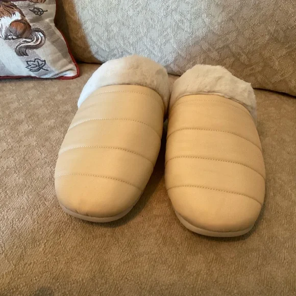 Vionic Cozy Cream Slippers with Faux Fur Lining size 9 - Picture 2 of 8
